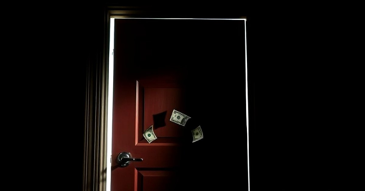 Illustration related to: preventing bacterial growth. Add an insulating blanket ($25) to older tanks for another 4-9% efficie...